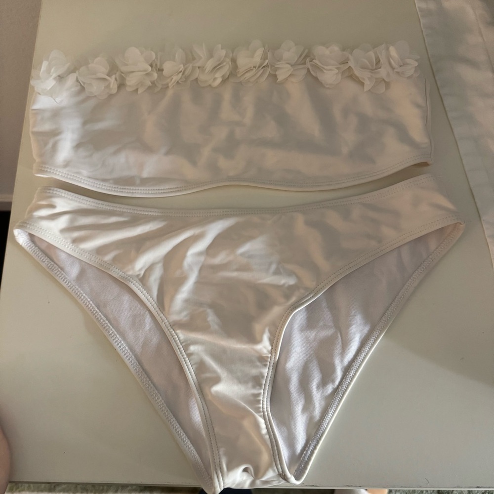 🦄3 for $10🦄 White Floral Bandeau Bikini Set